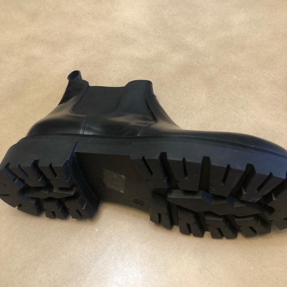 Free People Lola Leather Chunky Lug Sole Chelsea Boots Size 8.5 - Picture 13 of 13